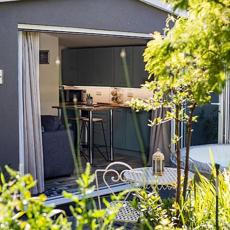 Hideaway Cabin For Two On Edge Of New Forest Hinton  Eksteriør billede