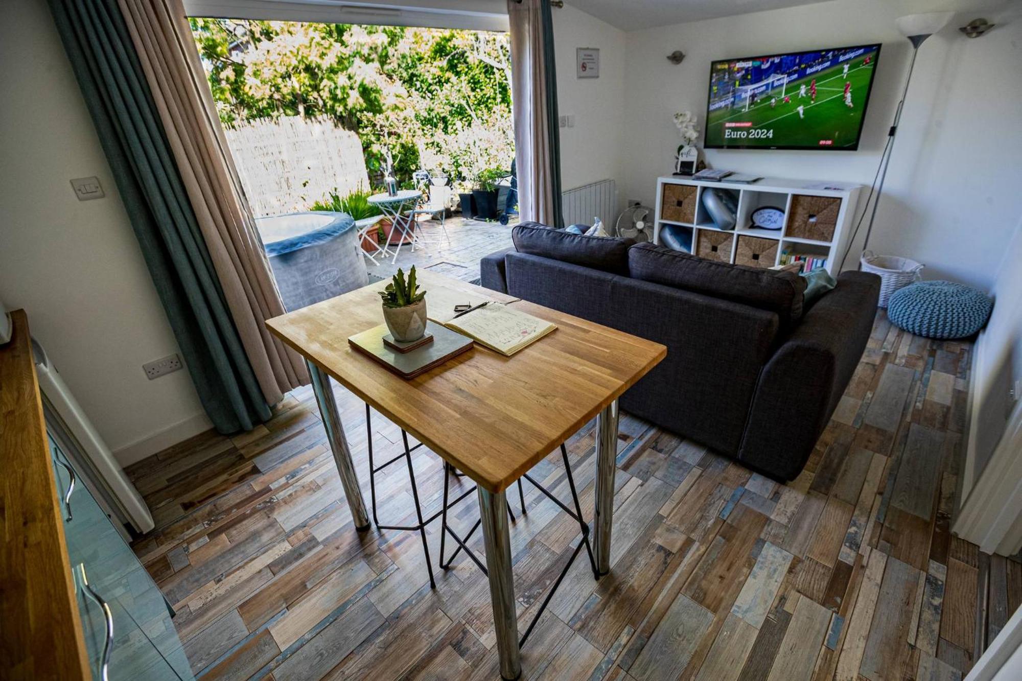 Hideaway Cabin For Two On Edge Of New Forest Hinton  Eksteriør billede